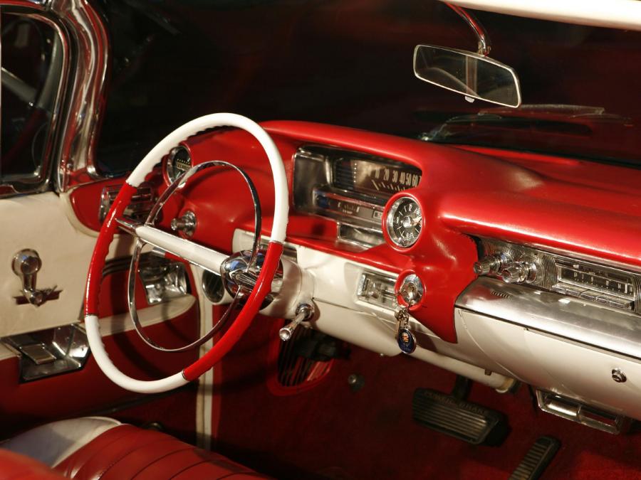  Cadillac Series 62 Convertible 1959 года  (фото 23 из 30)